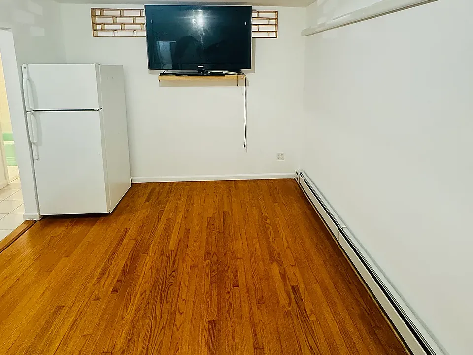 41 Bay 14th St #1