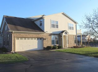27 Millbrook Ct, Algonquin, IL 60102