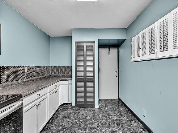 3rd image of 6901 Cypress Rd APT B12