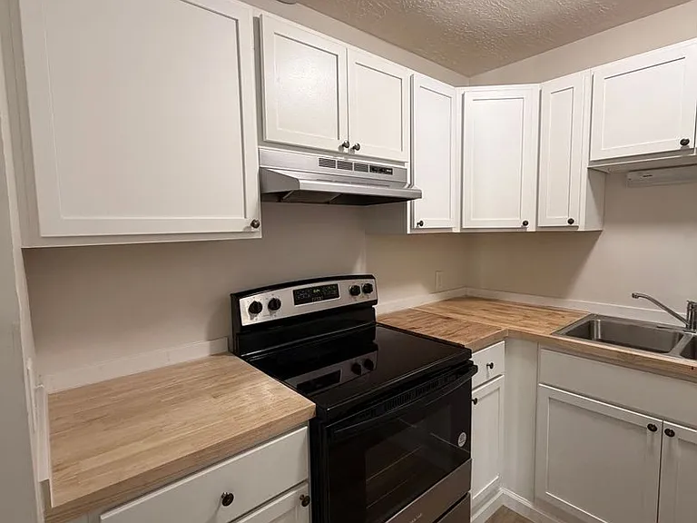 Aurora Apartments — Photo 17