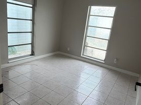 47 SE 13th St, Dania, FL