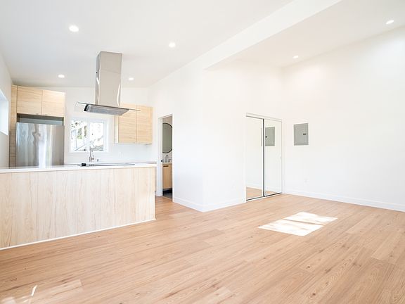 3rd image of 4124 W Avenue 42 #4122