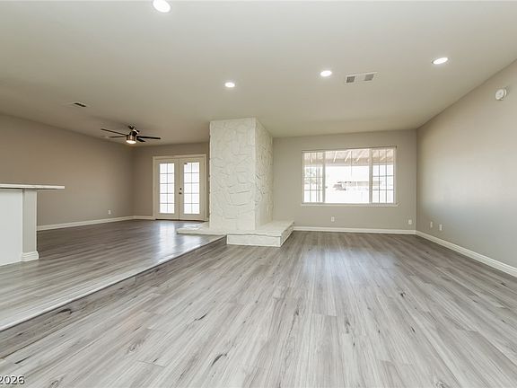4th image of 4550 San Rafael Ave