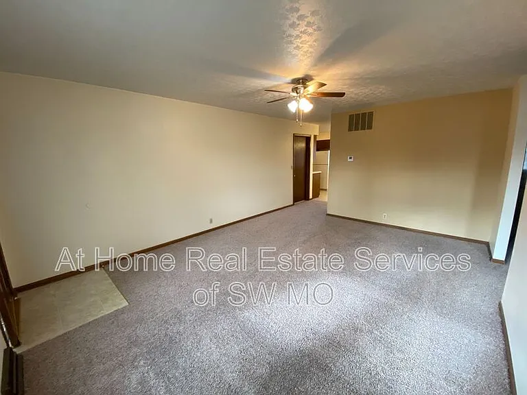 1921 Bellerive Dr — Photo 3