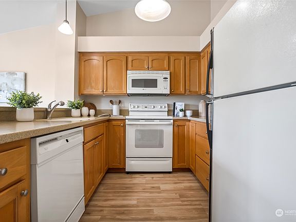 5th image of 208 Mountain Park Boulevard SW #E302