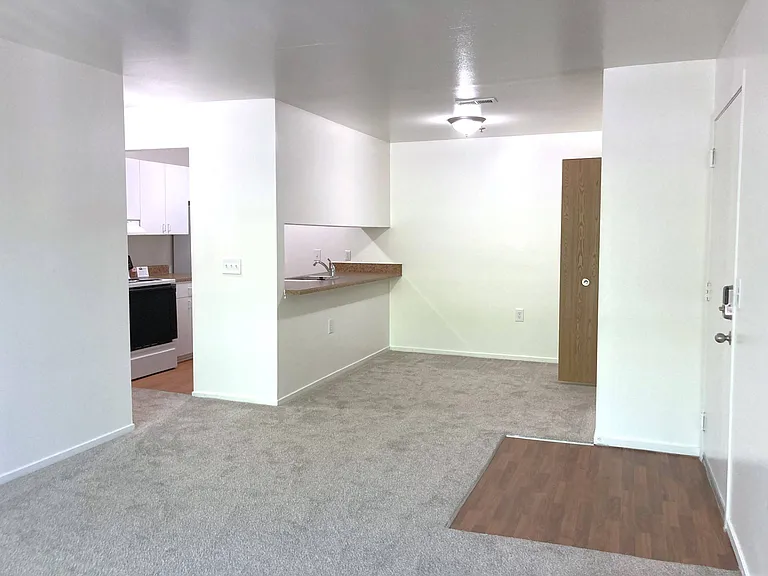 Windsor Place Apartments — Photo 96