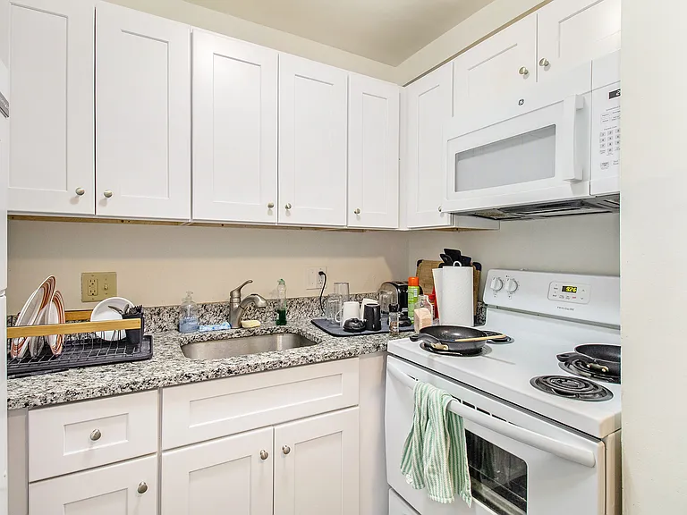 1327 Wilmot St #5 — Photo 5