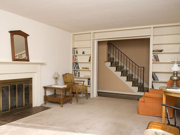 3rd image of 316 Frontenac Pl