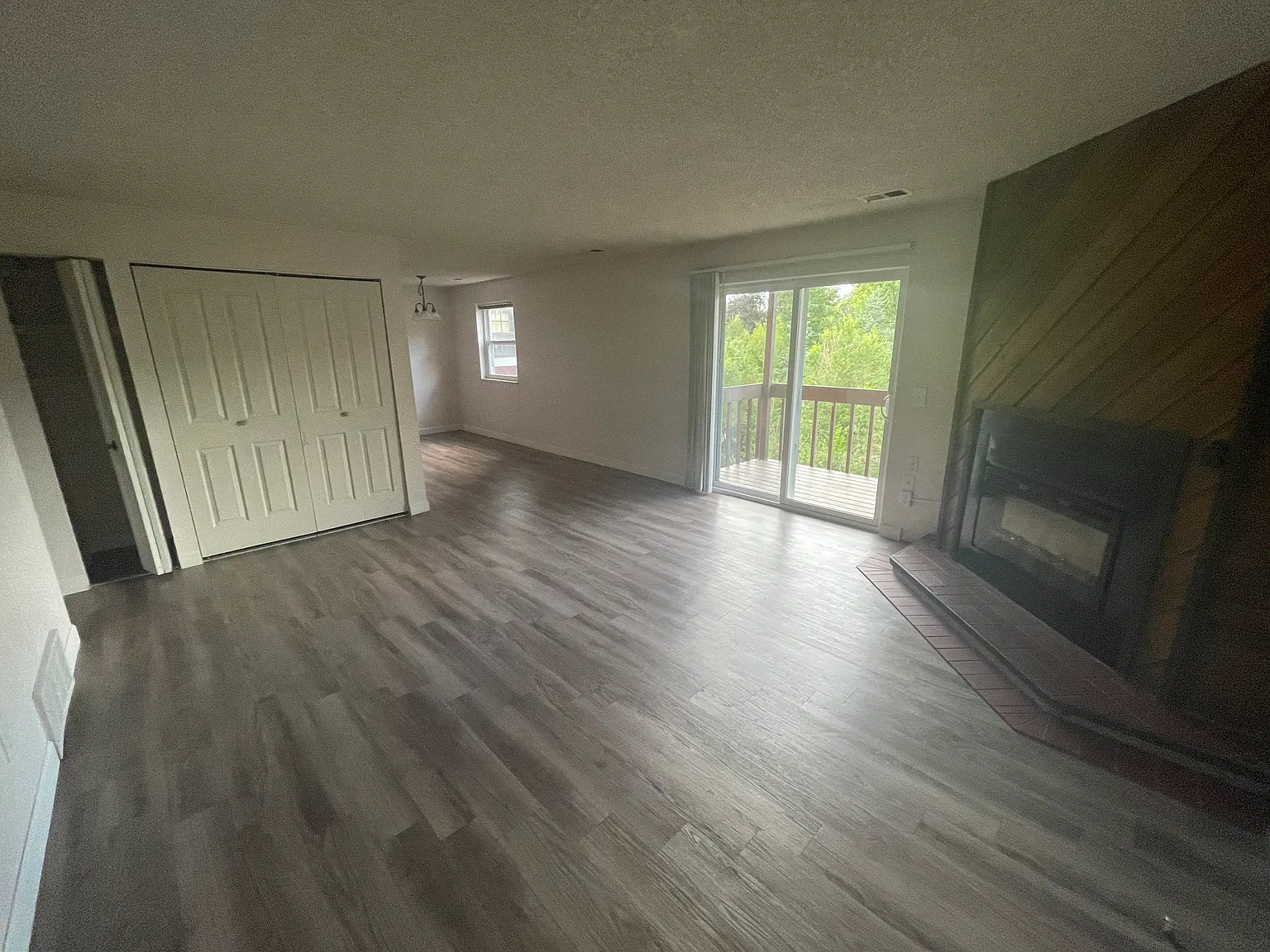 2 bed, 838 sqft, $1,595 — Photo 2