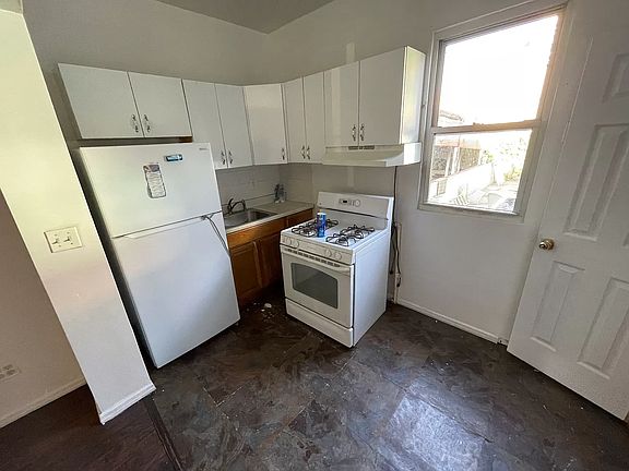 5th image of 123 Bradford St