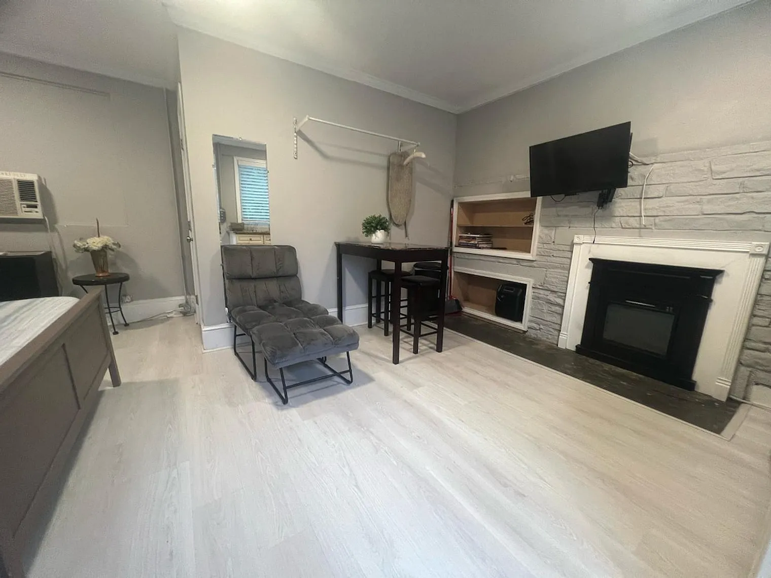 Studio, 1.0 bath, 355 sqft, $2,457 — Photo 2