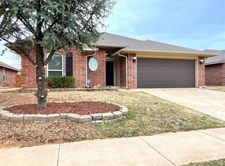 908 Greenfield Ave, Yukon, OK 73099