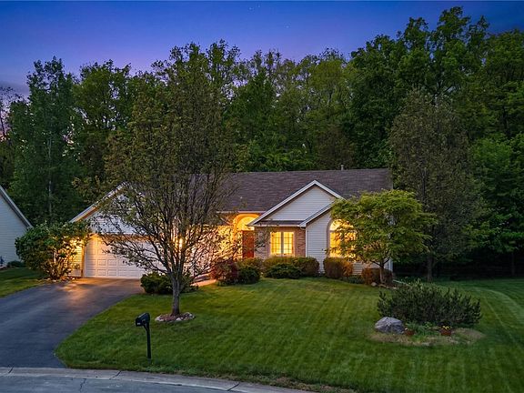 2nd image of 144 Leamington Cir