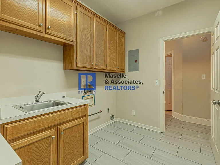 1046 Newland St — Photo 20