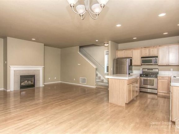 3rd image of 19577 Salmonberry Ct