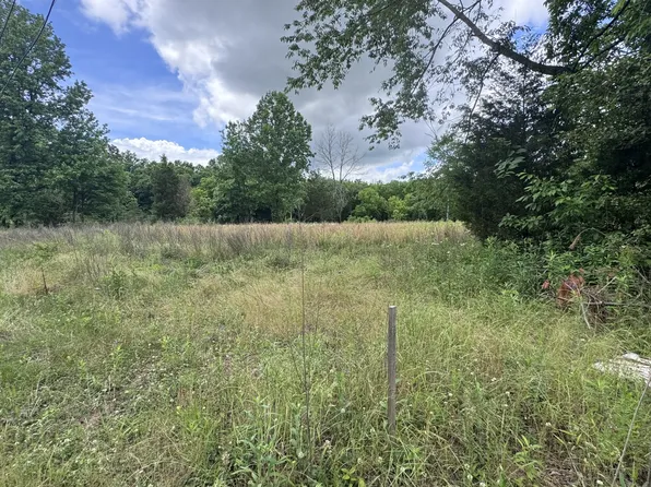 5 Poplar Ridge Ln, Chapmansboro, TN 37035