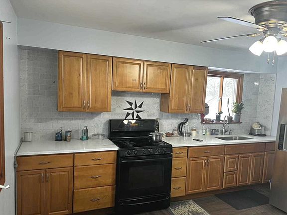 5th image of 151 Easton Ave