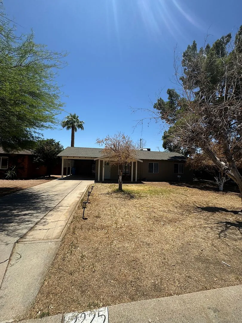 3 Bedroom Home In Phoenix — Photo 3