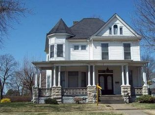 805 N 6th St, Burlington, IA 52601