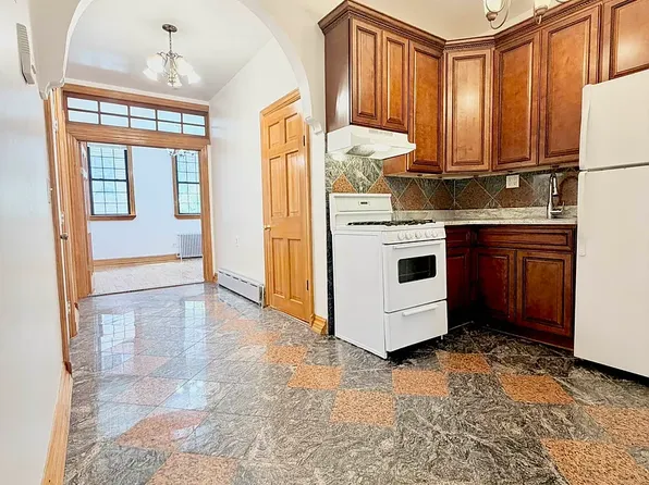 134 Dupont St, Brooklyn, NY