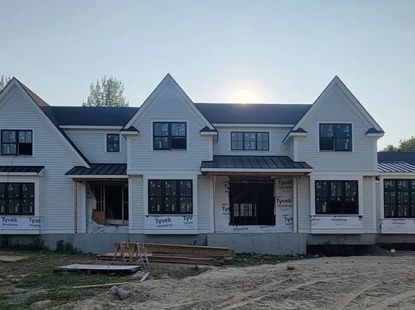 77 Fox Hill St, Westwood, MA 02090