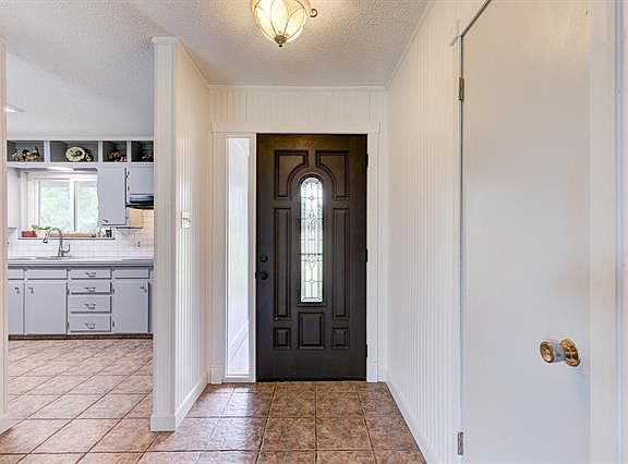 4th image of 221 Vista Dr