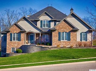1774 Creek Wood Dr, Dubuque, IA 52003