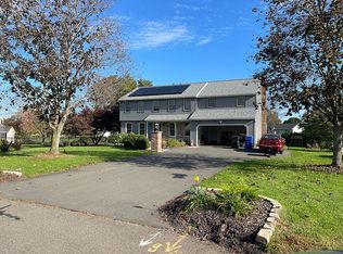 100 Cadbury Ln, South Windsor, CT 06074