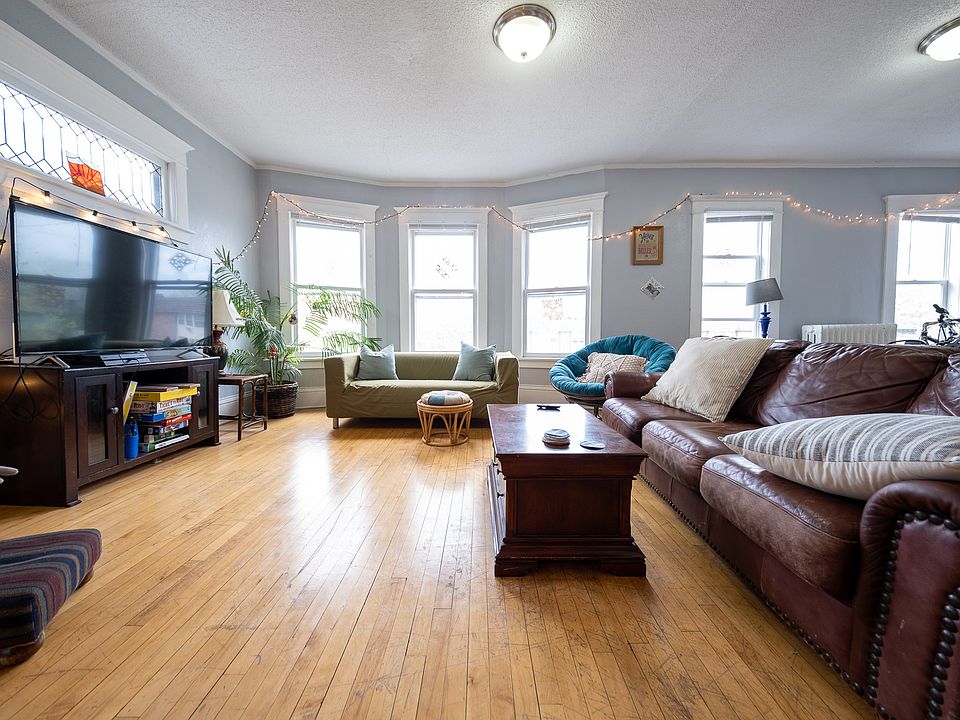 1st image of 2219 Pleasant Ave #2