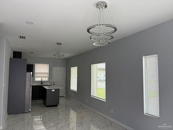 5th image of 900 N Clarence Ave