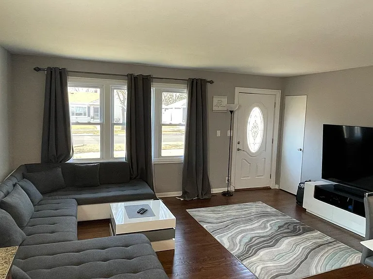 315 N School St — Photo 25