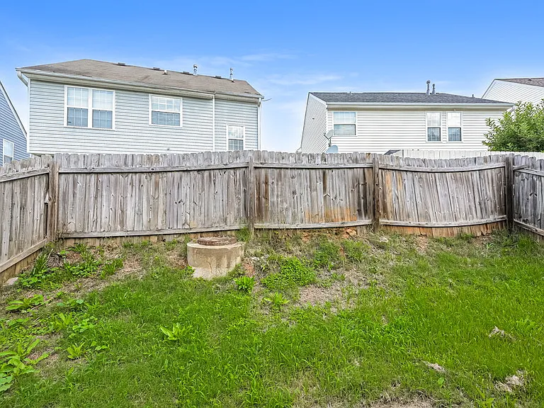 444 Village Bluff Dr — Photo 17
