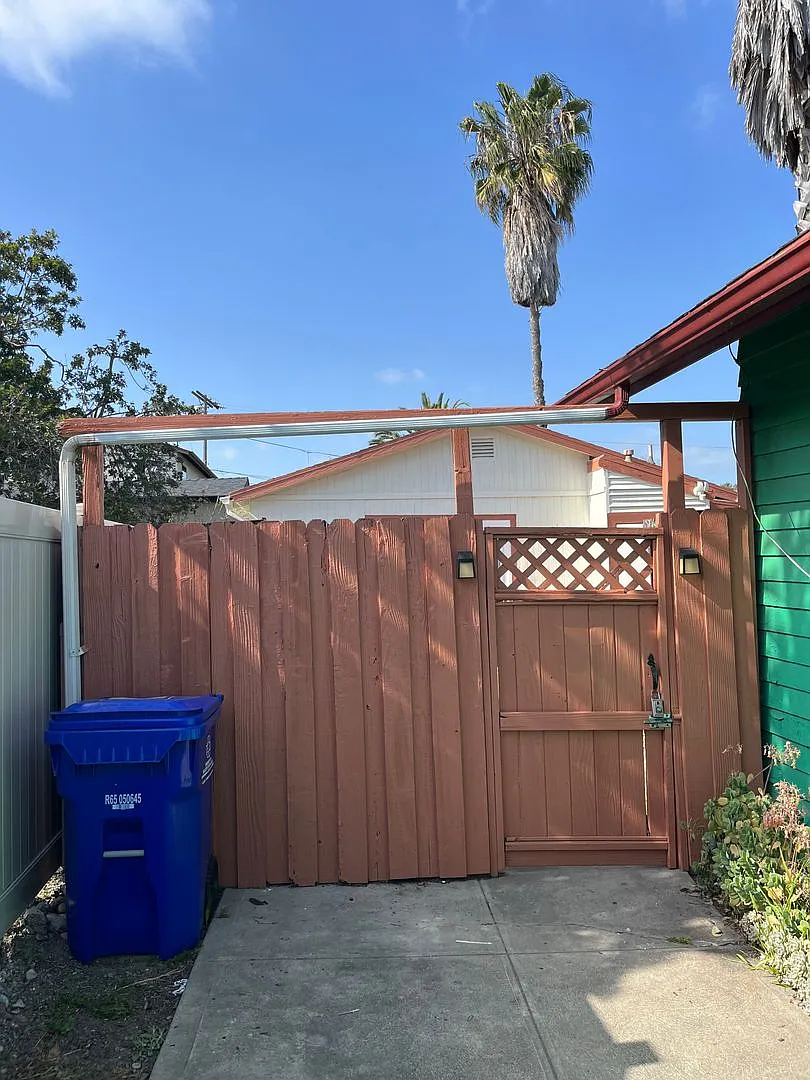Normal Heights / Kensington 1 BR/1BA Cottage with fenced yard — Photo 2