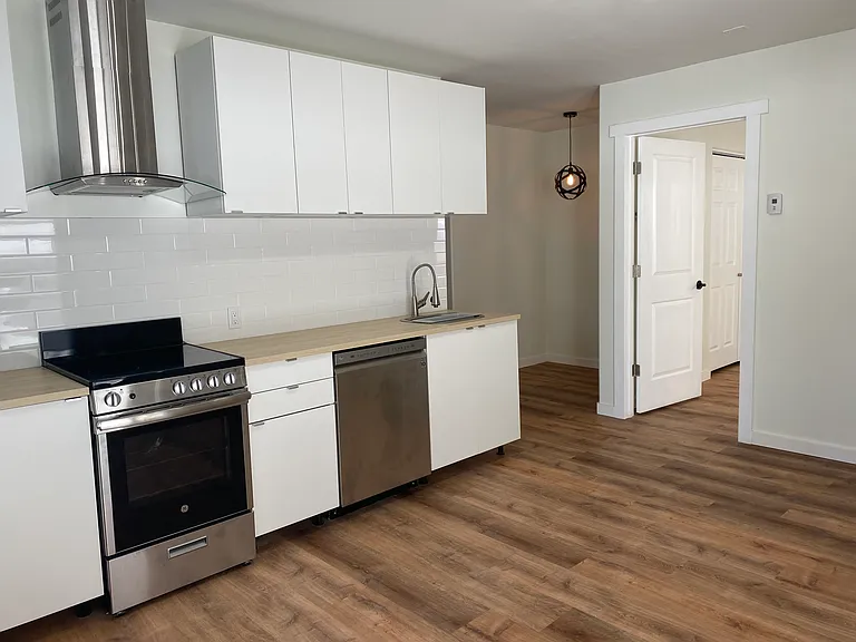 719 Main St — Photo 1