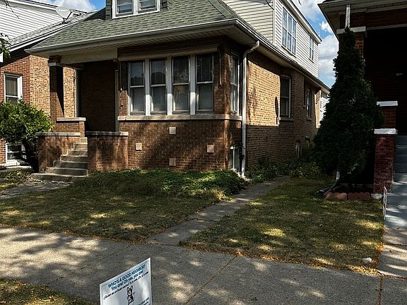 3rd image of 2233 N Laramie Ave