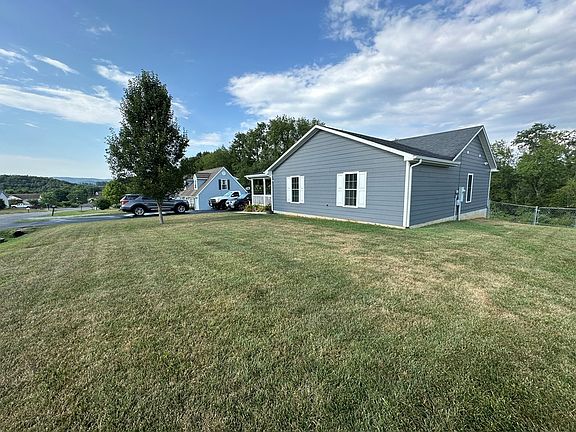 4th image of 240 Deerfield Ln