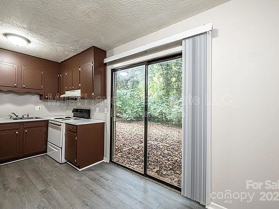 3rd image of 1051 3rd St SE #1059