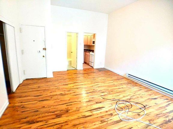3rd image of 271 W 73rd St APT 2B
