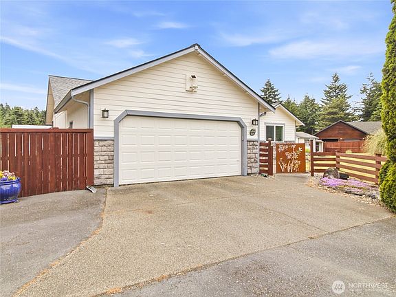 2nd image of 18828 Loganberry Street SW