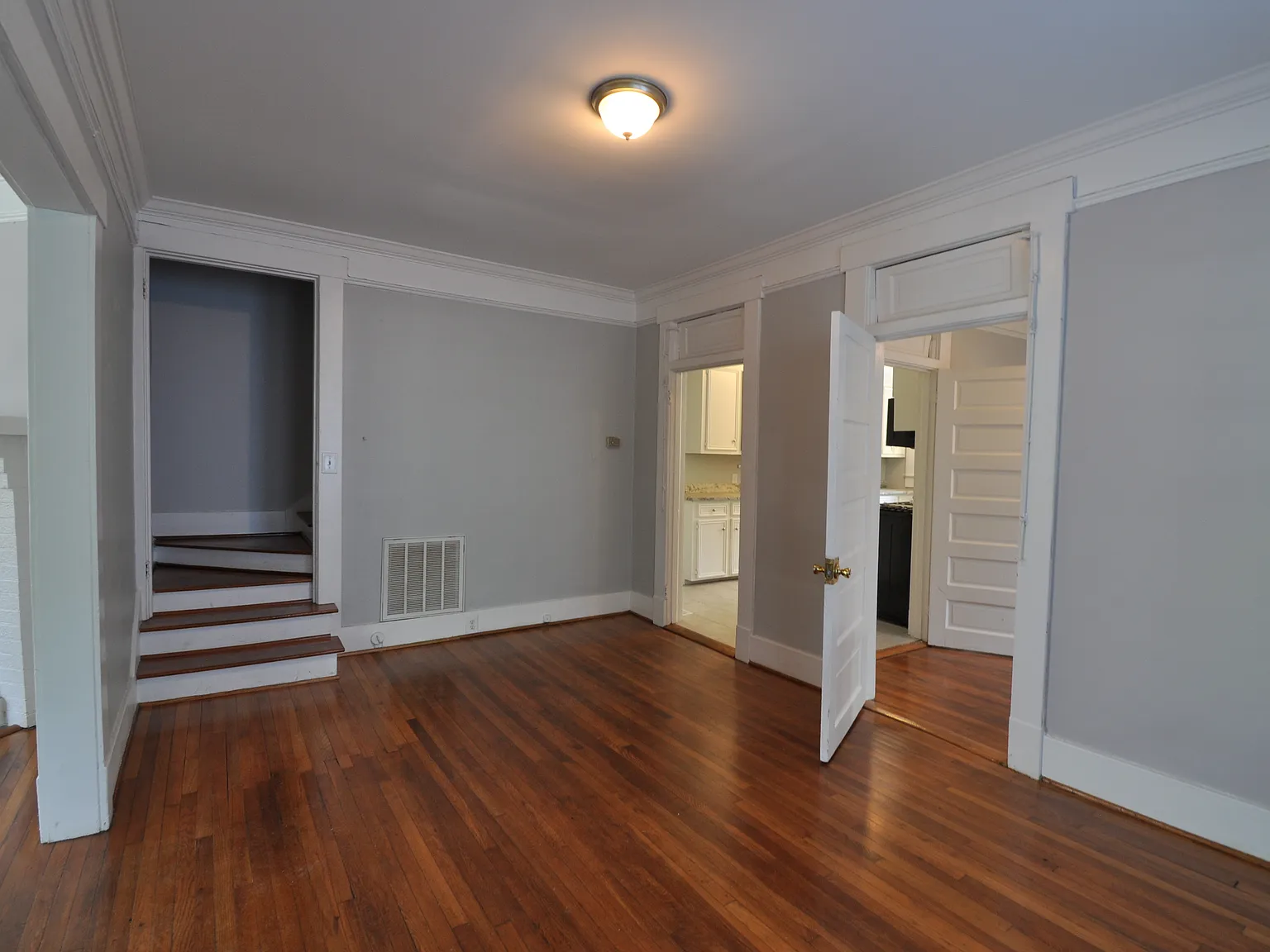 1405 Maple St — Photo 3