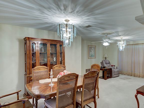 5th image of 607 5th St NE