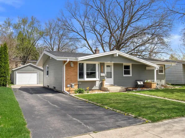 1126 Birch DRIVE, Waukesha, WI 53188