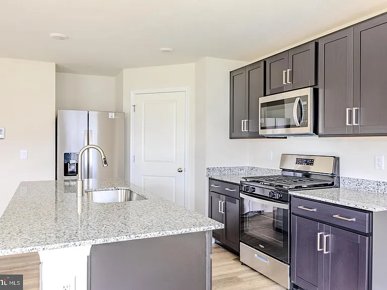 110 Charing Cross Dr — Photo 5