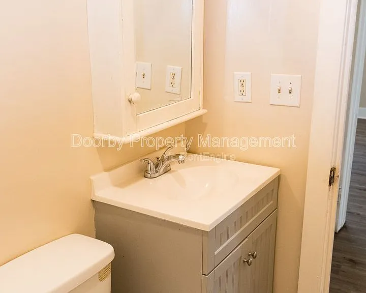 1503 E 18th St — Photo 9