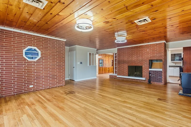 5 bed, 2.0 bath, 1600 sqft, $4,200 — Photo 3