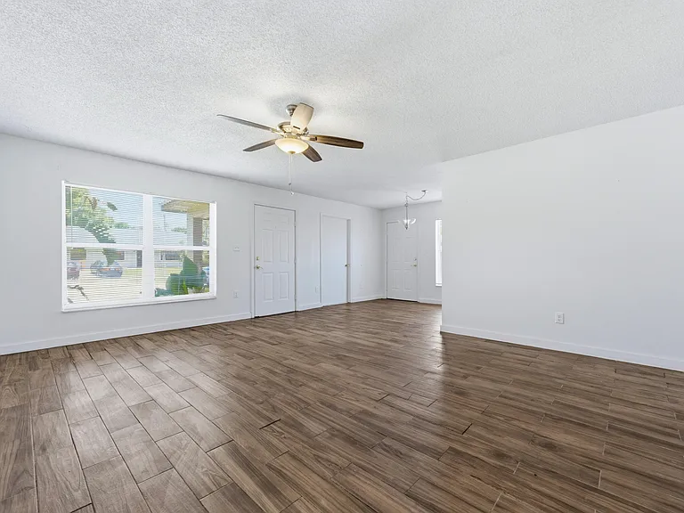 6088 Heather St — Photo 4