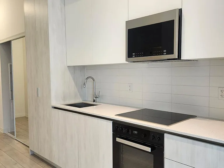 400 King St W #1212 — Photo 9