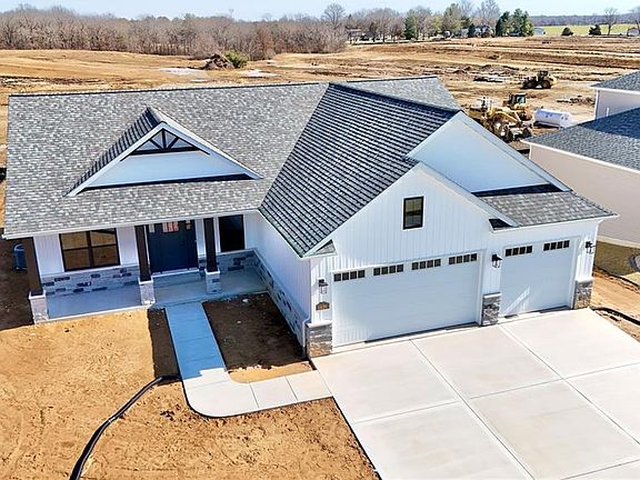 2nd image of 1438 Montauk Rd