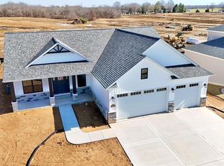 1438 Montauk Rd, Troy, IL 62294