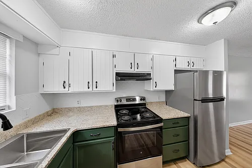 1196 McArthur Dr #4 Photo 1